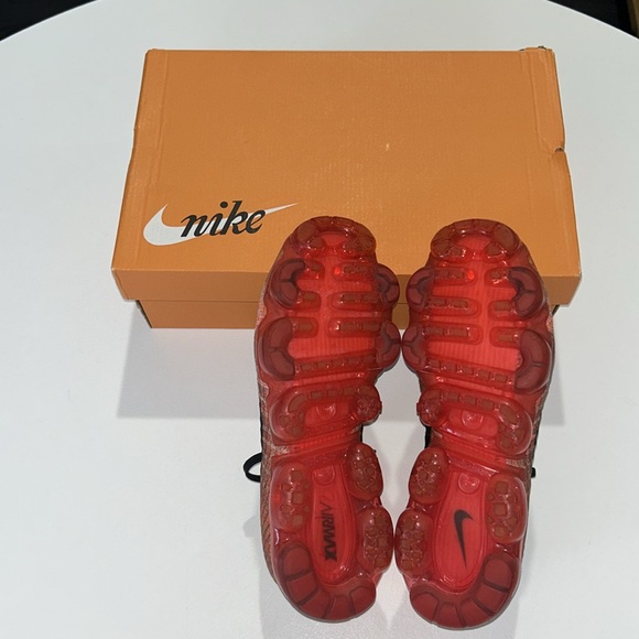 Nike Air VaporMax “Wolf Grey Bright Crimson” Women’s Size 9 - Picture 7 of 9